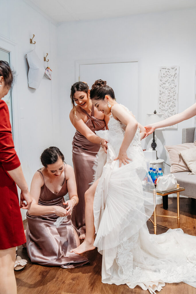 getting ready photos with family