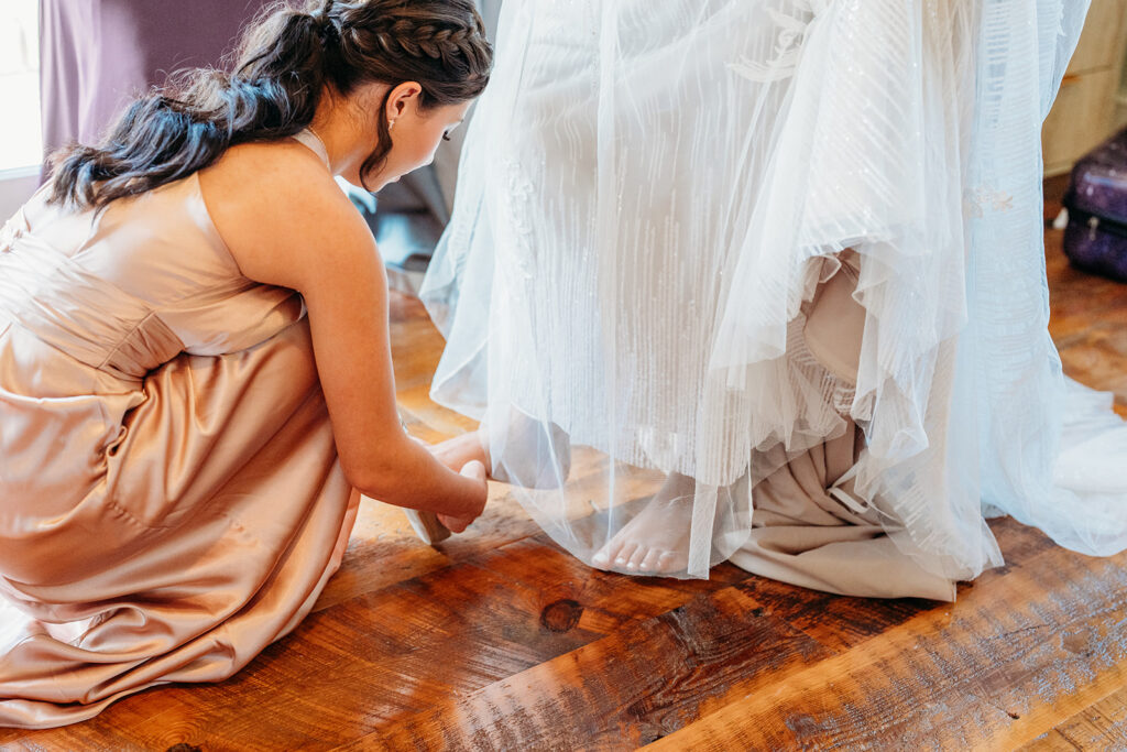 candid getting ready wedding photos